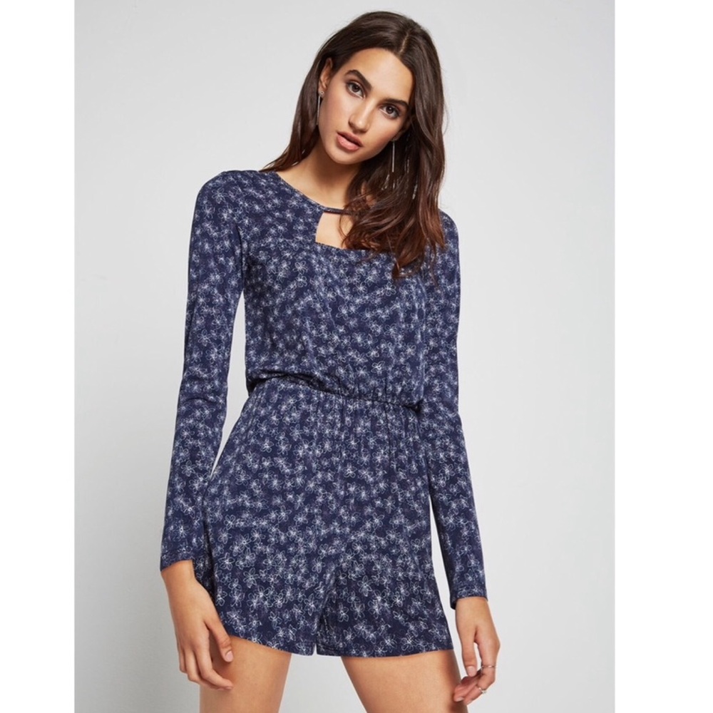 New BCBGeneration Navy Floral Romper Medium